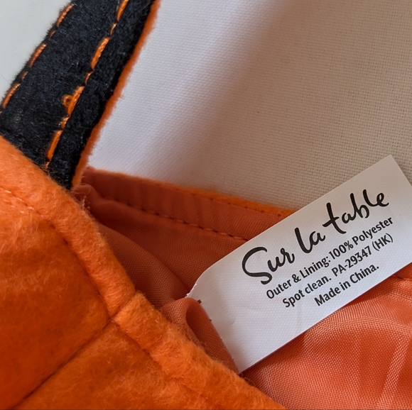 Sur la table "Trick or Treat" Pumpkin Bag For Kids - Picture 4 of 4